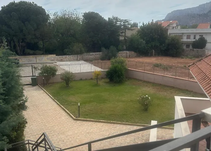 Appartement à 2 Chambres à Coucher